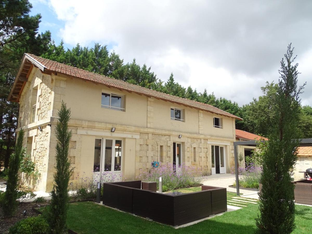 Villa Entiere Du Chateau Lacroix De Civrac 3 Ch, 3 Sdb, Piscine Xxl,Sauna, 4 Etoiles,7 Pers Luaran gambar