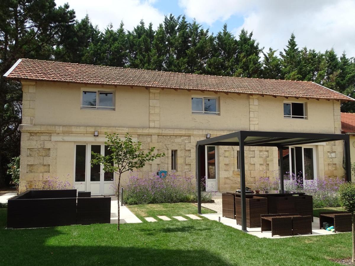 Villa Entiere Du Chateau Lacroix De Civrac 3 Ch, 3 Sdb, Piscine Xxl,Sauna, 4 Etoiles,7 Pers Luaran gambar