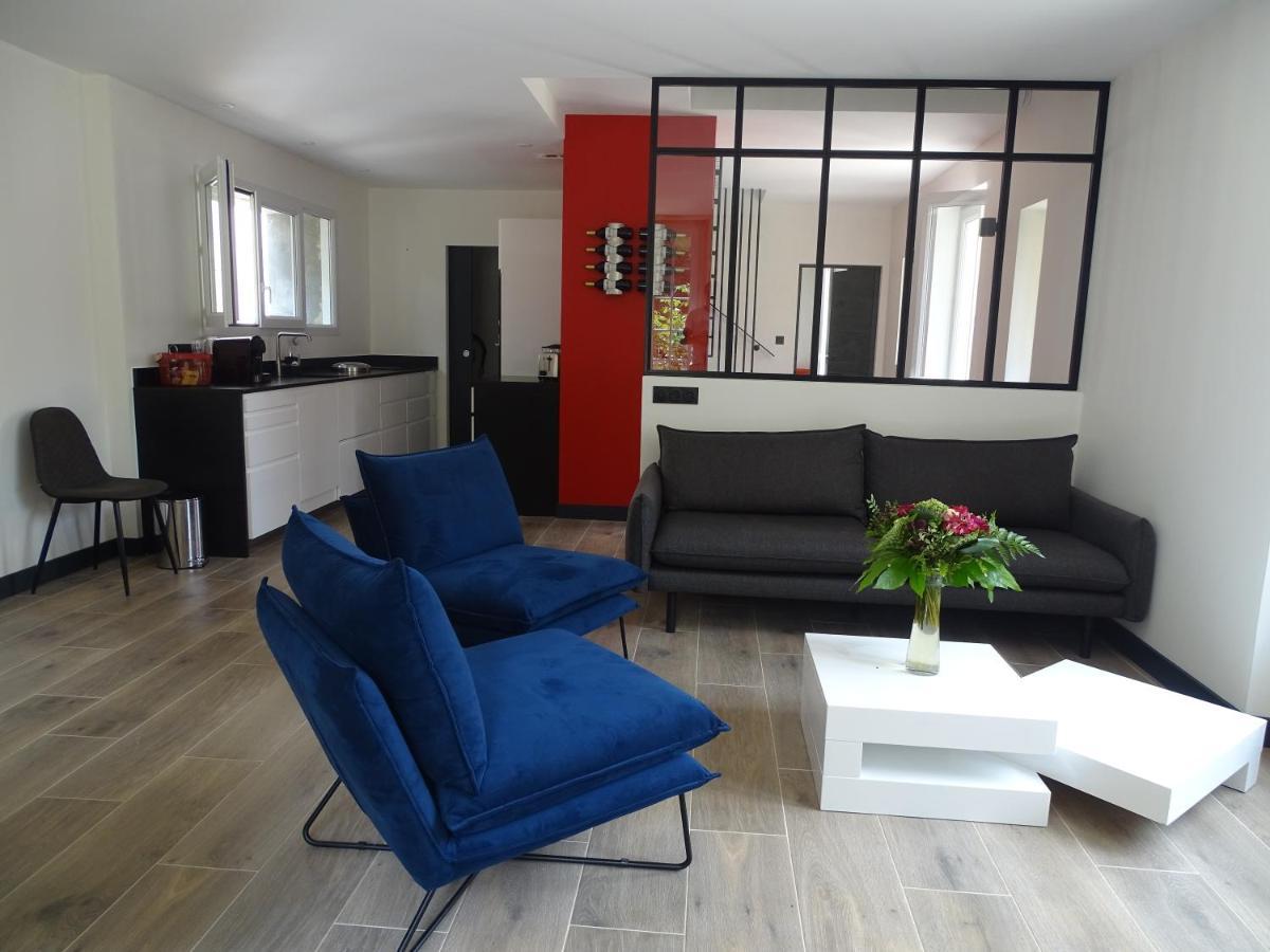 Villa Entiere Du Chateau Lacroix De Civrac 3 Ch, 3 Sdb, Piscine Xxl,Sauna, 4 Etoiles,7 Pers Luaran gambar