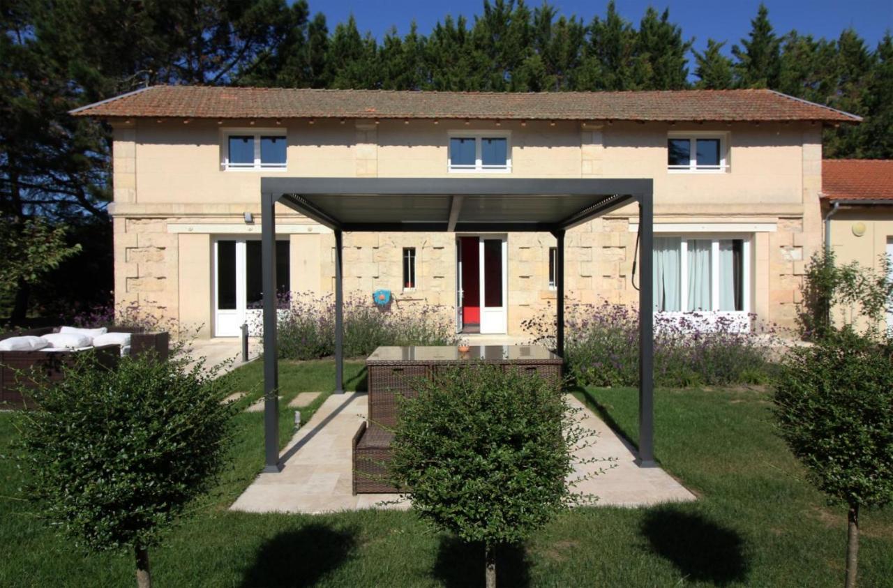 Villa Entiere Du Chateau Lacroix De Civrac 3 Ch, 3 Sdb, Piscine Xxl,Sauna, 4 Etoiles,7 Pers Luaran gambar
