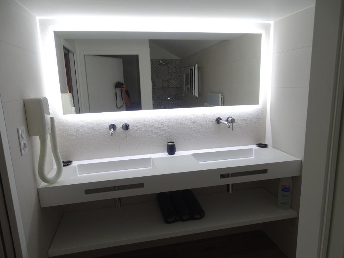 Villa Entiere Du Chateau Lacroix De Civrac 3 Ch, 3 Sdb, Piscine Xxl,Sauna, 4 Etoiles,7 Pers Luaran gambar