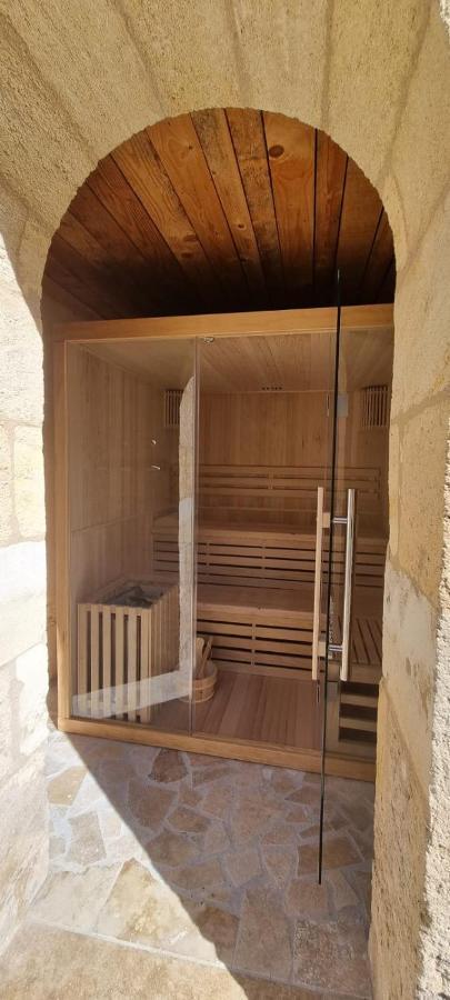 Villa Entiere Du Chateau Lacroix De Civrac 3 Ch, 3 Sdb, Piscine Xxl,Sauna, 4 Etoiles,7 Pers Luaran gambar