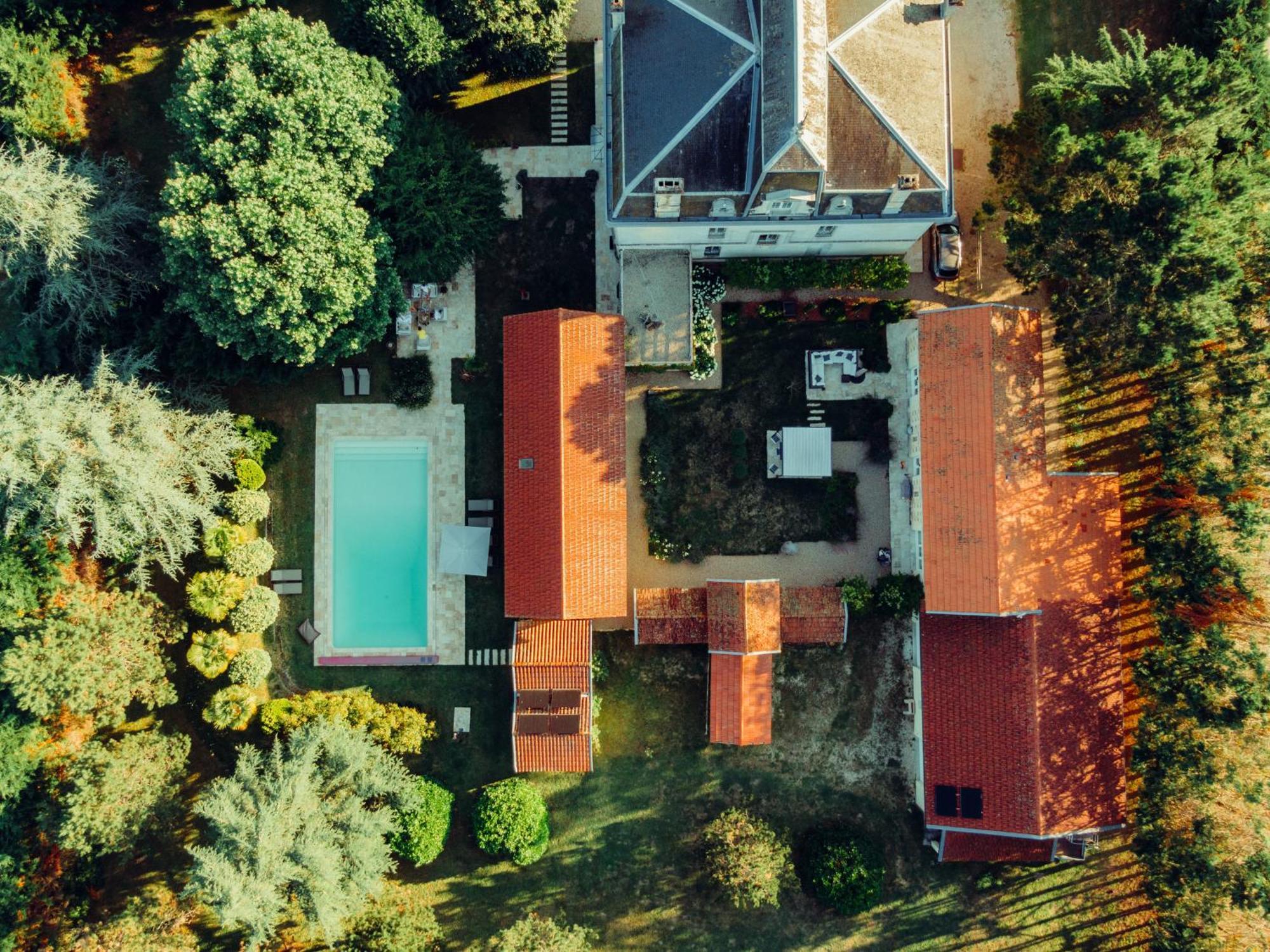 Villa Entiere Du Chateau Lacroix De Civrac 3 Ch, 3 Sdb, Piscine Xxl,Sauna, 4 Etoiles,7 Pers Luaran gambar