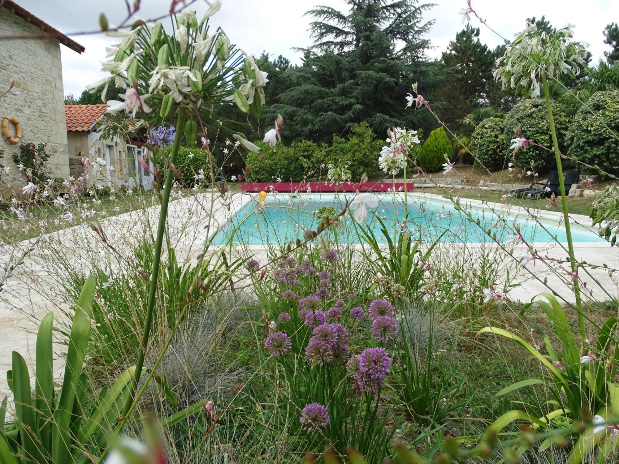 Villa Entiere Du Chateau Lacroix De Civrac 3 Ch, 3 Sdb, Piscine Xxl,Sauna, 4 Etoiles,7 Pers Luaran gambar