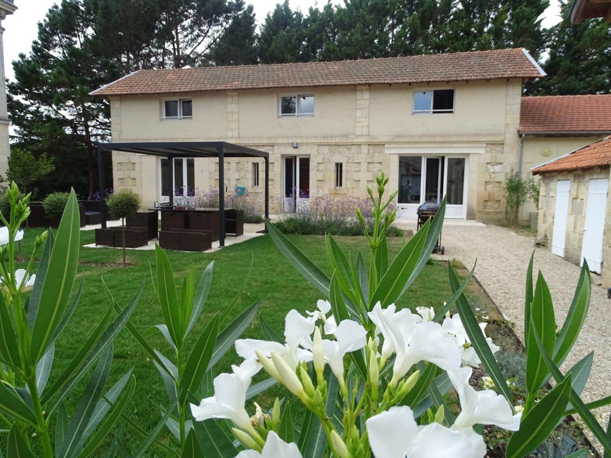 Villa Entiere Du Chateau Lacroix De Civrac 3 Ch, 3 Sdb, Piscine Xxl,Sauna, 4 Etoiles,7 Pers Luaran gambar